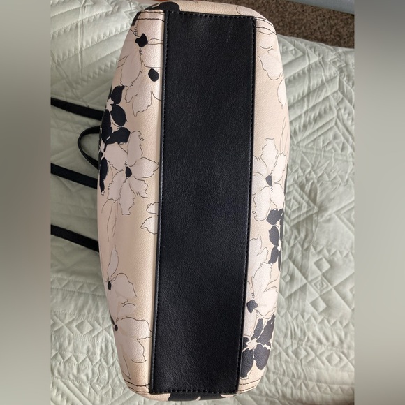 Chaps Floral Black and Cream Tote Bag - Picture 11 of 16